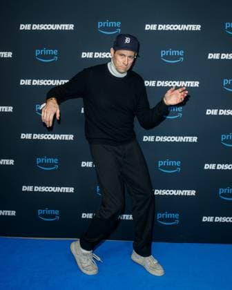 Amazon Prime Premiere - Die Discounter Steffel 3 Marc Hosemann bei der Serien Premiere zu Die Discounter - Staffel 3 von Amazon Prime im Napoleon Complex am 21.11.2023 in Berlin. Copyright: xEventpressxKochanx