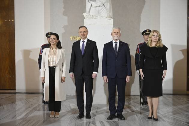 News Themen der Woche KW47 News Bilder des Tages Summit of presidents of the Visegrad Four (Czechia, Slovakia, Hungary, Poland). Presidents (from left) Katalin Novak (Hungary), Andrzej Duda (Poland), Czech President Petr Pavel and Zuzana Caputova (Slovakia) pose for a family photo in Rothmayer Hall of Prague Castle, on November 22, 2023. (CTKxPhoto VitxSimanek) CTKPhotoP2023112202910  CTKPhotoP2023112202910