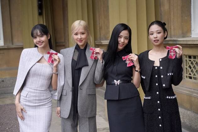 Investiture at Buckingham Palace (left to right) Lisa (Lalisa Manoban), Rose (Roseanne Park), Jisoo Kim and Jennie Kim, from the K-Pop band Blackpink pose with their Honorary MBEs (Members of the Order of the British Empire), awarded to them in recognition of the band s role as COP26 advocates for the COP26 Summit in Glasgow 2021. King Charles III conducted the special Investiture ceremony in the presence of the President of South Korea, Yoon Suk Yeol, and his wife, Kim Keon Hee at Buckingham Palace, London. Picture date: Wednesday November 22, 2023., Credit:Victoria Jones Avalon UK, London  Copyright: xVictoriaxJonesx xAvalonx 0823632574