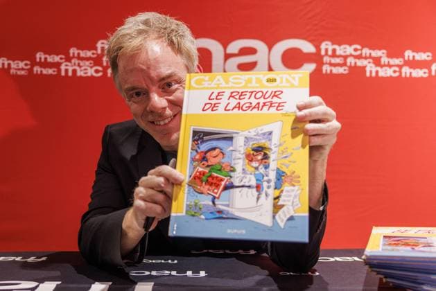 Bilder des Jahres 2023, Entertainment 11 November Entertainment Themen der Woche KW47 Entertainment Bilder des Tages Delaf Signs Copies Of New Gaston Lagaffe - Paris Canadian comic strip artist Marc Delafontaine, aka Delaf, signs a few copies of the new comic strip entitled Le Retour de Lagaffe (The Return Of Gaston Lagaffe) at FNAC Ternes in Paris on 22 November 2023. Gaston Lagaffe, the comic strip hero who hasn t appeared in print since 1999, will be back in bookshops on 22 November 2023 with a new artist, the Canadian Delaf, whose loyalty to Franquin has been hailed by the critics. Photo by David Boyer ABACAPRESS.COM Paris France  Copyright: xBoyerxDavid ABACAx