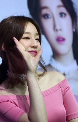 S. Korean singer Park Bo-ram S. Korean singer Park Bo-ram South Korean singer Park Bo-ram poses for a photo during a showcase in Seoul on April 23, 2015 to promote her mini album Celepretty. (Yonhap) 2015-04-24 08:21:34 < 1980-2015 YONHAPNEWS AGENCY. .> ¼­¿ï ¼­¿ï EDITORIAL USE ONLY  Copyright: xx PYH2015042400660034400 YonhapxNewsx yonphotos084416