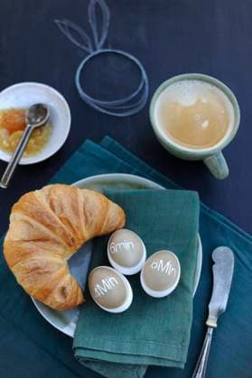 Studio shot of croissant, cup of coffee and Easter eggs, Hamburg Hamburg Deutschland Altes Land GISF00991