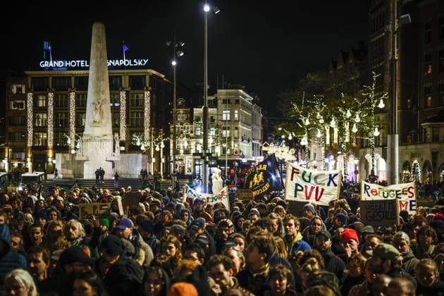 Bilder des Jahres 2023, News 11 November News Themen der Woche KW47 AMSTERDAM - Participants in a solidarity action against exclusion and discrimination have gathered on Dam Square. The action is a response to the election win of Geert Wilders PVV. ANP RAMON VAN FLYMEN netherlands out - belgium out  Copyright: xx x484546085x originalFilename: 484546085.jpg