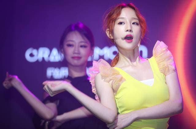 S. Korean singer Park Bo-ram S. Korean singer Park Bo-ram South Korean singer Park Bo-ram performs during a showcase to promote her new mini album Orange Moon in Seoul on July 13, 2017. (Yonhap) 2017-07-14 14:13:43 < 1980-2017 YONHAPNEWS AGENCY. .> ¼­¿ï EDITORIAL USE ONLY  Copyright: xx PYH2017071415730034400 YonhapxNewsx yonphotos117548