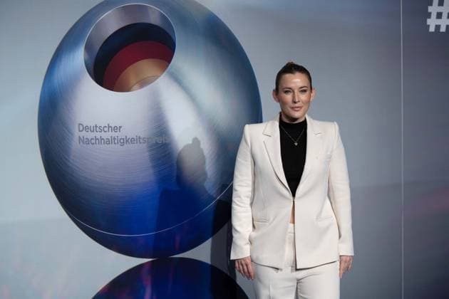 Jeannine MICHAELSEN, Moderatorin, Roter Teppich, Red Carpet Show, Ankunft, arrival, Verleihung Deutscher Nachhaltigkeitspreis in Duesseldorf am 23.11.2023.