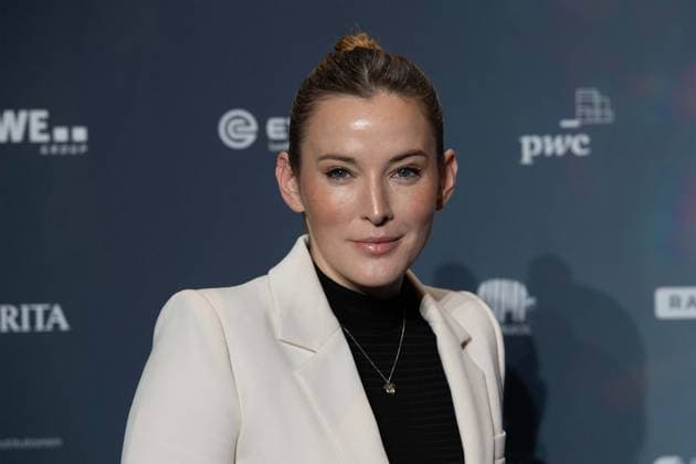 Jeannine MICHAELSEN, Moderatorin, Roter Teppich, Red Carpet Show, Ankunft, arrival, Verleihung Deutscher Nachhaltigkeitspreis in Duesseldorf am 23.11.2023.