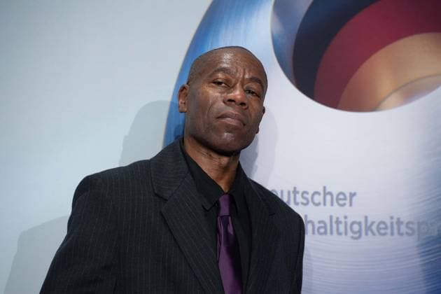 Andrew ROACHFORD, Saenger, Musiker, Roter Teppich, Red Carpet Show, Ankunft, arrival, Verleihung Deutscher Nachhaltigkeitspreis in Duesseldorf am 23.11.2023.