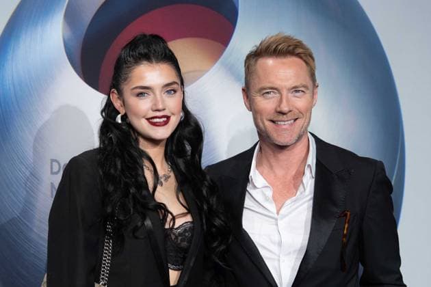 Ronan KEATING,. Saenger, Musiker, mit seiner Tochter Missy, Roter Teppich, Red Carpet Show, Ankunft, arrival, Verleihung Deutscher Nachhaltigkeitspreis in Duesseldorf am 23.11.2023.