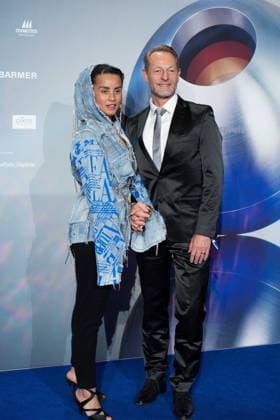 Domitilia BARROS, Miss Germany 2022, Dr. Norbert TAUBKEN, Scholz and friedns, Roter Teppich, Red Carpet Show, Ankunft, arrival, Verleihung Deutscher Nachhaltigkeitspreis in Duesseldorf am 23.11.2023.