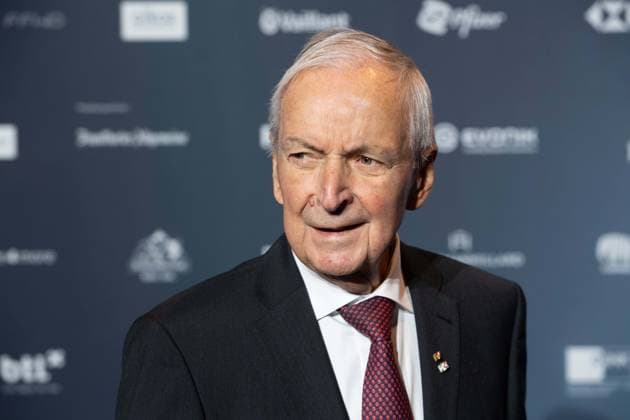 Prof. Klaus TOEPFER, Töpfer, Roter Teppich, Red Carpet Show, Ankunft, arrival, Verleihung Deutscher Nachhaltigkeitspreis in Duesseldorf am 23.11.2023.