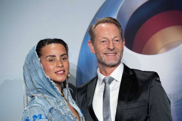 Domitilia BARROS, Miss Germany 2022, Dr. Norbert TAUBKEN, Scholz and friedns, Roter Teppich, Red Carpet Show, Ankunft, arrival, Verleihung Deutscher Nachhaltigkeitspreis in Duesseldorf am 23.11.2023.