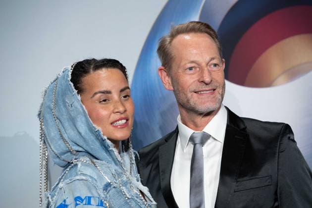 Domitilia BARROS, Miss Germany 2022, Dr. Norbert TAUBKEN, Scholz and friedns, Roter Teppich, Red Carpet Show, Ankunft, arrival, Verleihung Deutscher Nachhaltigkeitspreis in Duesseldorf am 23.11.2023.