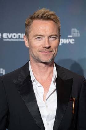 Ronan KEATING,. Saenger, Musiker, Roter Teppich, Red Carpet Show, Ankunft, arrival, Verleihung Deutscher Nachhaltigkeitspreis in Duesseldorf am 23.11.2023.