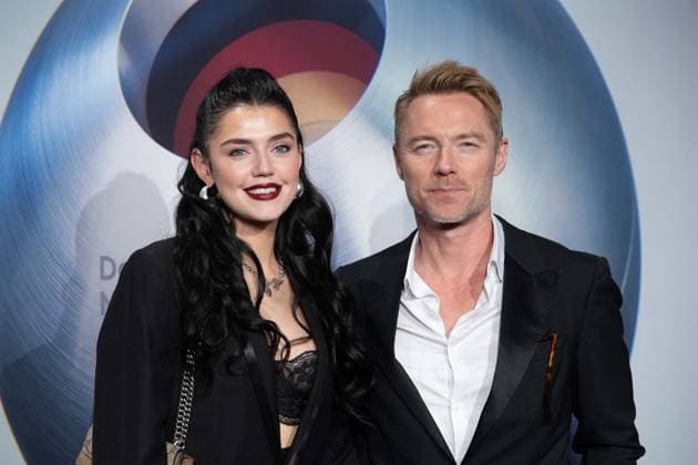 Ronan KEATING,. Saenger, Musiker, mit seiner Tochter Missy, Roter Teppich, Red Carpet Show, Ankunft, arrival, Verleihung Deutscher Nachhaltigkeitspreis in Duesseldorf am 23.11.2023.