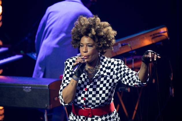 Saengerin Macy GRAY singend, Gesang, Konzert, Verleihung Deutscher Nachhaltigkeitspreis in Duesseldorf am 23.11.2023.