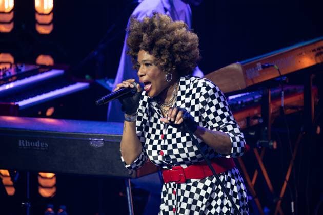 Saengerin Macy GRAY singend, Gesang, Konzert, Verleihung Deutscher Nachhaltigkeitspreis in Duesseldorf am 23.11.2023.
