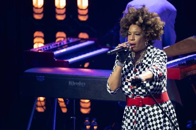 Saengerin Macy GRAY singend, Gesang, Konzert, Verleihung Deutscher Nachhaltigkeitspreis in Duesseldorf am 23.11.2023.