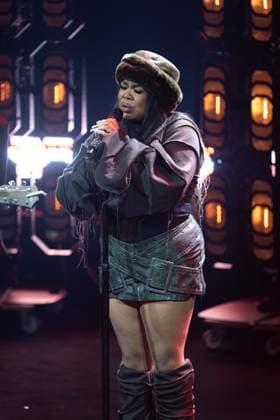 Zoe WEES, Musikerin, Saengerin, singend, Gesang, Konzert, Verleihung Deutscher Nachhaltigkeitspreis in Duesseldorf am 23.11.2023.