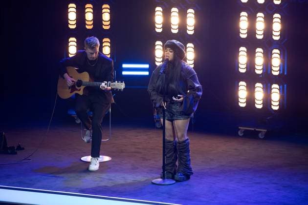 Zoe WEES, Musikerin, Saengerin, singend, Gesang, Konzert, Verleihung Deutscher Nachhaltigkeitspreis in Duesseldorf am 23.11.2023.