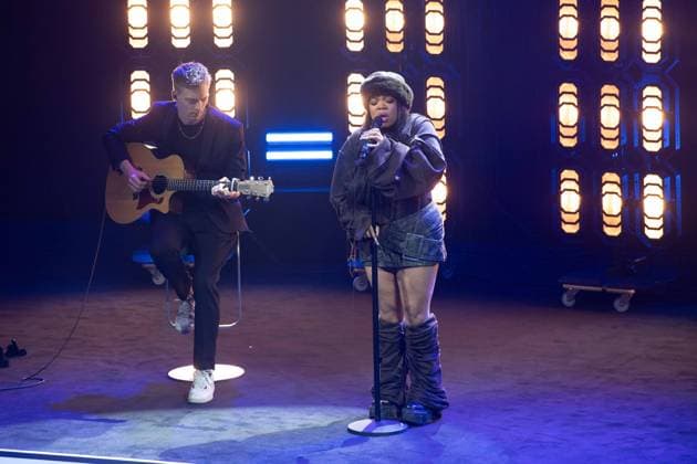 Zoe WEES, Musikerin, Saengerin, singend, Gesang, Konzert, Verleihung Deutscher Nachhaltigkeitspreis in Duesseldorf am 23.11.2023.