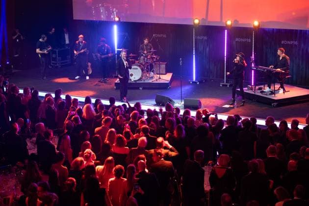 Ronan KEATING, Saenger, Musiker, erhelt den Deutschen Nachhaltigkeitspreis, singend, Gesang, Konzert, Verleihung Deutscher Nachhaltigkeitspreis in Duesseldorf am 23.11.2023.