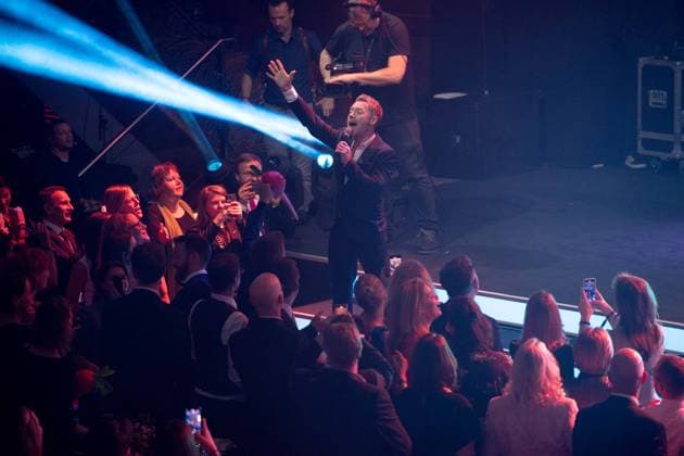 Ronan KEATING, Saenger, Musiker, erhelt den Deutschen Nachhaltigkeitspreis, singend, Gesang, Konzert, Verleihung Deutscher Nachhaltigkeitspreis in Duesseldorf am 23.11.2023.