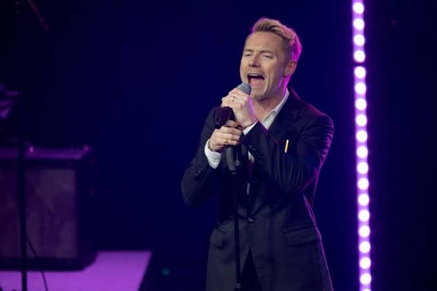 Ronan KEATING, Saenger, Musiker, erhelt den Deutschen Nachhaltigkeitspreis, singend, Gesang, Konzert, Verleihung Deutscher Nachhaltigkeitspreis in Duesseldorf am 23.11.2023.