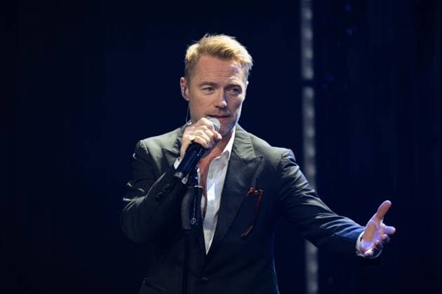 Ronan KEATING, Saenger, Musiker, erhelt den Deutschen Nachhaltigkeitspreis, singend, Gesang, Konzert, Verleihung Deutscher Nachhaltigkeitspreis in Duesseldorf am 23.11.2023.