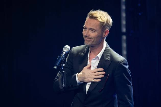 Ronan KEATING, Saenger, Musiker, erhelt den Deutschen Nachhaltigkeitspreis, singend, Gesang, Konzert, Verleihung Deutscher Nachhaltigkeitspreis in Duesseldorf am 23.11.2023.