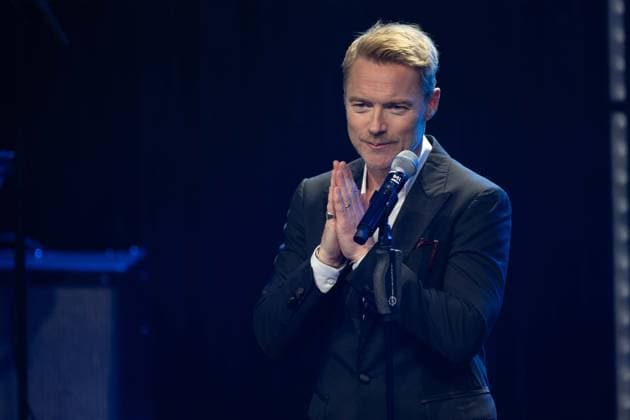 Ronan KEATING, Saenger, Musiker, erhelt den Deutschen Nachhaltigkeitspreis, singend, Gesang, Konzert, Verleihung Deutscher Nachhaltigkeitspreis in Duesseldorf am 23.11.2023.