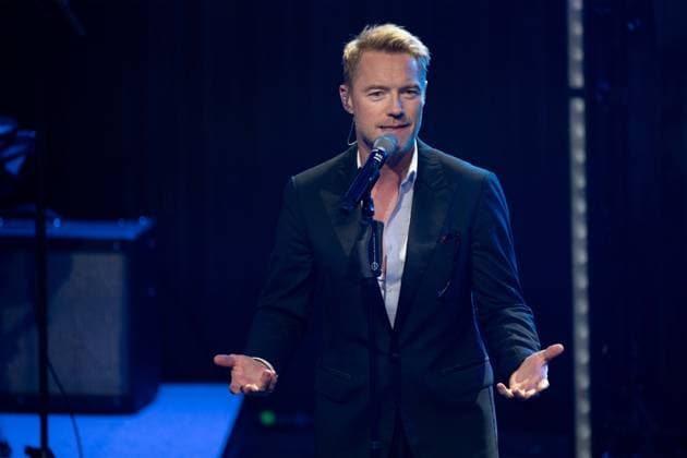 Ronan KEATING, Saenger, Musiker, erhelt den Deutschen Nachhaltigkeitspreis, singend, Gesang, Konzert, Verleihung Deutscher Nachhaltigkeitspreis in Duesseldorf am 23.11.2023.