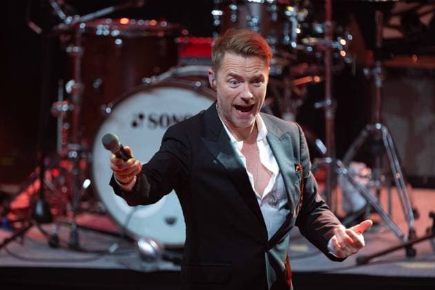 Ronan KEATING, Saenger, Musiker, erhelt den Deutschen Nachhaltigkeitspreis, singend, Gesang, Konzert, Verleihung Deutscher Nachhaltigkeitspreis in Duesseldorf am 23.11.2023.