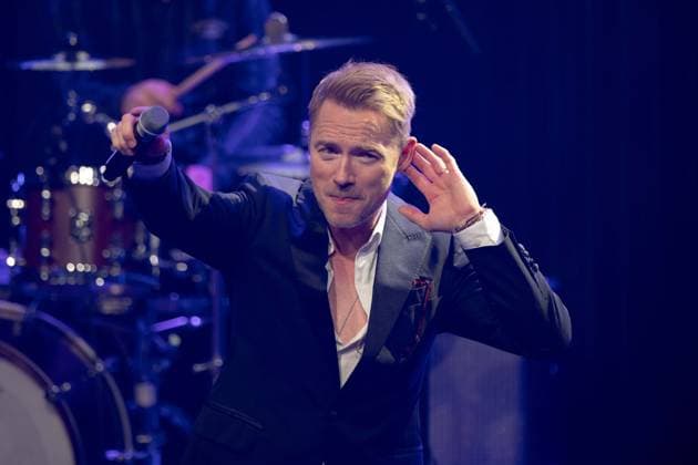 Ronan KEATING, Saenger, Musiker, erhelt den Deutschen Nachhaltigkeitspreis, singend, Gesang, Konzert, Verleihung Deutscher Nachhaltigkeitspreis in Duesseldorf am 23.11.2023.