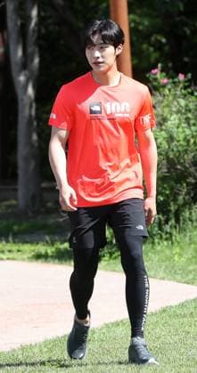 S. Korean actor Woo Do-hwan S. Korean actor Woo Do-hwan South Korean actor Woo Do-hwan poses for a photo during a publicity event in Gangneung, Gangwon Province, on May 19, 2018 to promote the outerwear brand The North Face. (Yonhap) 2018-05-21 16:43:14 < 1980-2018 YONHAPNEWS AGENCY. .> °¸ª½Ã °¿øµµ EDITORIAL USE ONLY Copyright: xx PYH2018052122220034400 YonhapxNewsx yonphotos134104