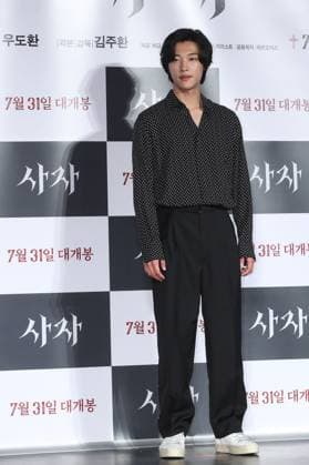 S. Korean actor Woo Do-hwan S. Korean actor Woo Do-hwan South Korean actor Woo Do-hwan, who stars in the new movie The Divine Fury, poses for a photo during a publicity event in Seoul on June 26, 2019. The movie will be released in South Korea on July 31. (Yonhap) 2019-06-27 13:15:45 < 1980-2019 YONHAPNEWS AGENCY. .> ¼¿ïƯº°½Ã EDITORIAL USE ONLY Copyright: xx PYH2019062709630034400 YonhapxNewsx yonphotos152336