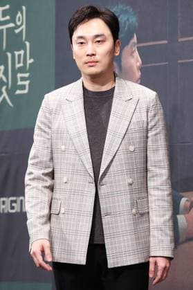 S. Korean actor Seo Hyun-woo S. Korean actor Seo Hyun-woo South Korean actor Seo Hyun-woo, who stars in the new OCN drama The Lies Within poses for a photo during a publicity event in Seoul hotel on Oct. 1, 2019. The first episode of the drama, which is about a suspicious car accident that leaves a lawmaker dead, will air on Oct. 12. (Yonhap) 2019-10-01 22:39:22 < 1980-2019 YONHAPNEWS AGENCY. .> ¼­¿ïÆ¯º°½Ã EDITORIAL USE ONLY  Copyright: xx PYH2019100126830034400 YonhapxNewsx yonphotos156961