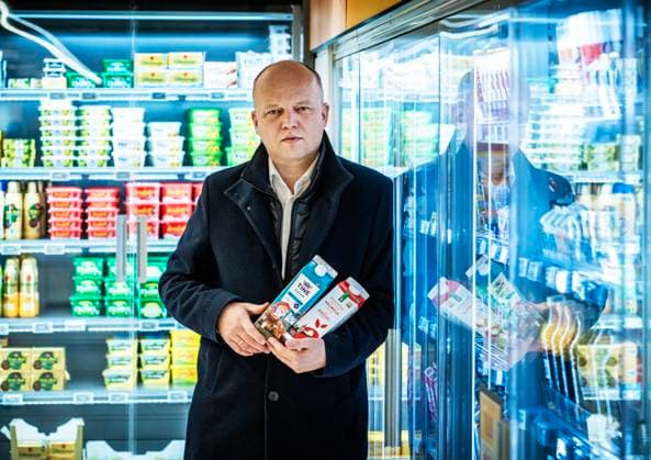 News Themen der Woche KW47 Norwegen, Finanzminister Trygve Slagsvold im Supermarkt in Oslo Finansministeren besoker matbutikk i Oslo Oslo 20231124. Finansminister Trygve Slagsvold Vedum besoker en matbutikk i Oslo. Foto: Ole Berg-Rusten NTB Oslo Norge LprOMDwe8sU EDITORIAL USE ONLY Ref:_POLLprOMDwe8sU.jpg  Copyright: xOlexBerg-Rustenx xNTBx