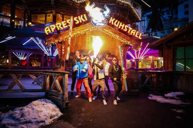 Entertainment Themen der Woche KW47 Entertainment Bilder des Tages 24.11.2023, Ischgl, AUT, Unterwegs in Tirol, Musikvideodreh Lorenz Büffel und dem Österreichischen DJ Duo Pazoo der Partyzoo im Kuhstall in Ischgl, im Bild Lorenz Büffel, Lorenz Büffel (* 29. Mai 1979 in Krems an der Donau; bürgerlich Stefan Scheichel-Gierten ist ein österreichischer Entertainer und Partyschlagersänger., Pazoo, Johann Gmachl, Sebastian Alberer, *** 24 11 2023, Ischgl, AUT, On the road in Tyrol, music video shoot Lorenz Büffel and the Austrian DJ duo Pazoo the party zoo in the cowshed in Ischgl, in the picture Lorenz Büffel, Lorenz Büffel 29 May 1979 in Krems an der Donau bourgeois Stefan Scheichel Gierten is an Austrian entertainer and party hit singer , Pazoo, Johann Gmachl, Sebastian Alberer,