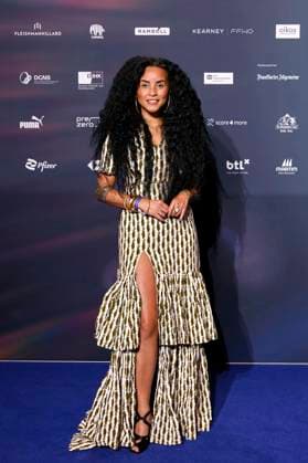 Schauspielerin Domitila Barros beim 16. Deutschen Nachhaltigkeitspreis 2023 im Maritim Hotel Düsseldorf. Zum 16. Mal werden gemeinsam mit der Bundesregierung und weiteren Partnern im Düsseldorfer Martim Hotel Vorreiter der Nachhaltigkeit ausgezeichnet. Prämiert werden die Sieger der Wettbewerbe Unternehmen, Sport, Internationaler Deutscher Nachhaltigkeitspreis, Architektur und des Next Economy Awards. Düsseldorf, 24.11.2023 NRW Deutschland Copyright: xChristophxHardtx