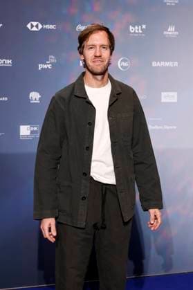 Rennfahrer Sebastian Vettel beim 16. Deutschen Nachhaltigkeitspreis 2023 im Maritim Hotel Düsseldorf. Zum 16. Mal werden gemeinsam mit der Bundesregierung und weiteren Partnern im Düsseldorfer Martim Hotel Vorreiter der Nachhaltigkeit ausgezeichnet. Prämiert werden die Sieger der Wettbewerbe Unternehmen, Sport, Internationaler Deutscher Nachhaltigkeitspreis, Architektur und des Next Economy Awards. Düsseldorf, 24.11.2023 NRW Deutschland Copyright: xChristophxHardtx