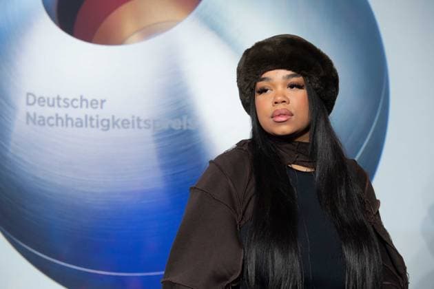 Zoe WEES, Saengerin, Musikerin, Roter Teppich, Red Carpet Show, Ankunft, arrival, Verleihung Deutscher Nachhaltigkeitspreis in Duesseldorf am 24.11.2023.