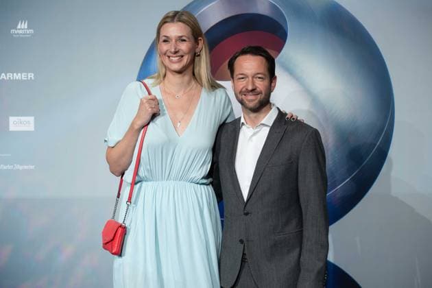 Andrea GERHARD, Schauspielerin, und David BEHLE, Roter Teppich, Red Carpet Show, Ankunft, arrival, Verleihung Deutscher Nachhaltigkeitspreis in Duesseldorf am 24.11.2023.