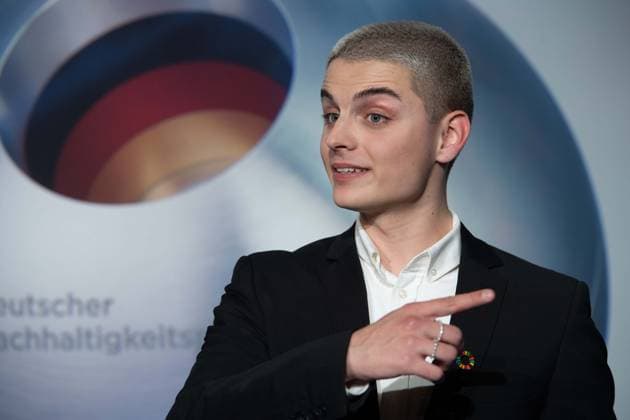 Fabian GRISCHKAT, Moderator, Roter Teppich, Red Carpet Show, Ankunft, arrival, Verleihung Deutscher Nachhaltigkeitspreis in Duesseldorf am 24.11.2023.