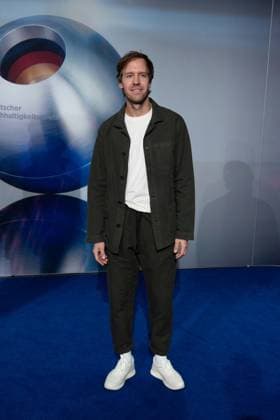 Sebastian VETTEL, ehem. Formel 1-Rennfahrer, Roter Teppich, Red Carpet Show, Ankunft, arrival, Verleihung Deutscher Nachhaltigkeitspreis in Duesseldorf am 24.11.2023.