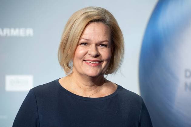 Nancy FAESER, Bundesinnenministerin, Roter Teppich, Red Carpet Show, Ankunft, arrival, Verleihung Deutscher Nachhaltigkeitspreis in Duesseldorf am 24.11.2023.