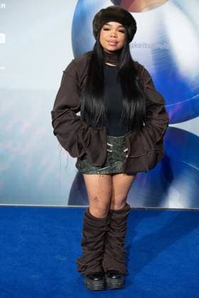 Zoe WEES, Saengerin, Musikerin, Roter Teppich, Red Carpet Show, Ankunft, arrival, Verleihung Deutscher Nachhaltigkeitspreis in Duesseldorf am 24.11.2023.