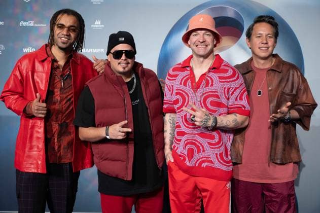 CULCHA CANDELA, Musikgruppe, Band, Roter Teppich, Red Carpet Show, Ankunft, arrival, Verleihung Deutscher Nachhaltigkeitspreis in Duesseldorf am 24.11.2023.