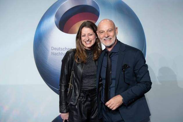Simon LICHT, Schauspieler, Begleiterin Tina ROTTENSTEINER, Schauspielerin, Roter Teppich, Red Carpet Show, Ankunft, arrival, Verleihung Deutscher Nachhaltigkeitspreis in Duesseldorf am 24.11.2023.