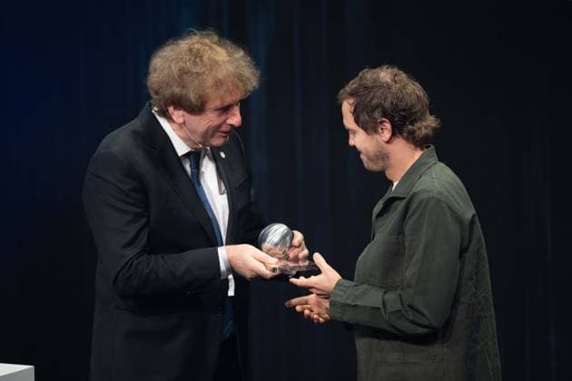 Prof. Michael BRAUNGART ueberreicht den Deutschen Nachhaltigkeitspreis an Sebastian VETTEL, Verleihung Deutscher Nachhaltigkeitspreis in Duesseldorf am 24.11.2023.