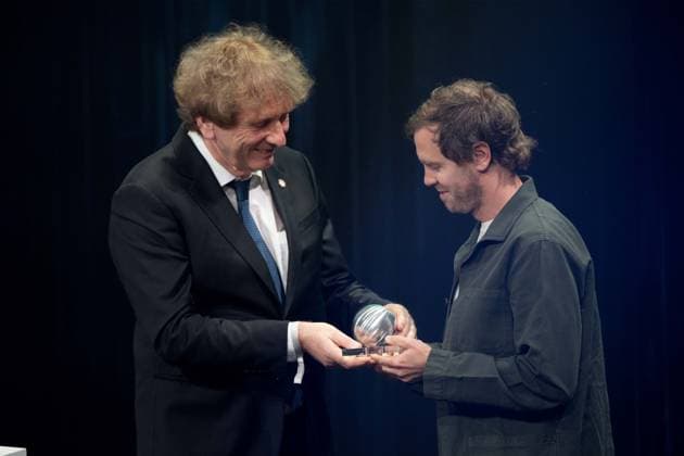 Prof. Michael BRAUNGART ueberreicht den Deutschen Nachhaltigkeitspreis an Sebastian VETTEL, Verleihung Deutscher Nachhaltigkeitspreis in Duesseldorf am 24.11.2023.